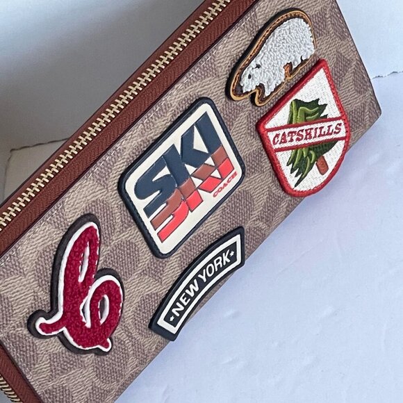 Coach C7204 Accordion Zip Phone Wallet Ski Patches Signature Canvas Women’s - Picture 4 of 8